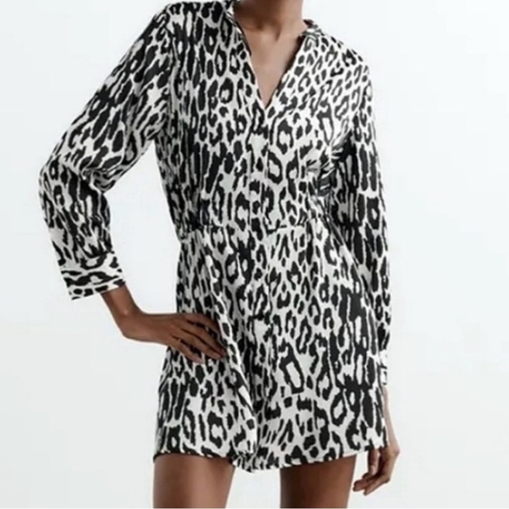 Zara animal print button up Long Sleeve Top size M